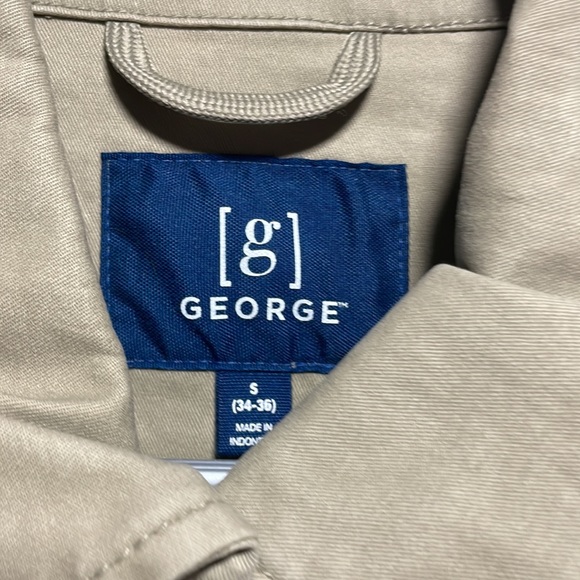 Never worn light jacket - Picture 3 of 3